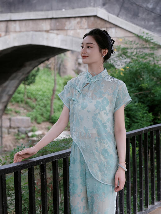 盛唐婧 |蒂芙尼蓝国风丝绒短袖上衣 商品图0