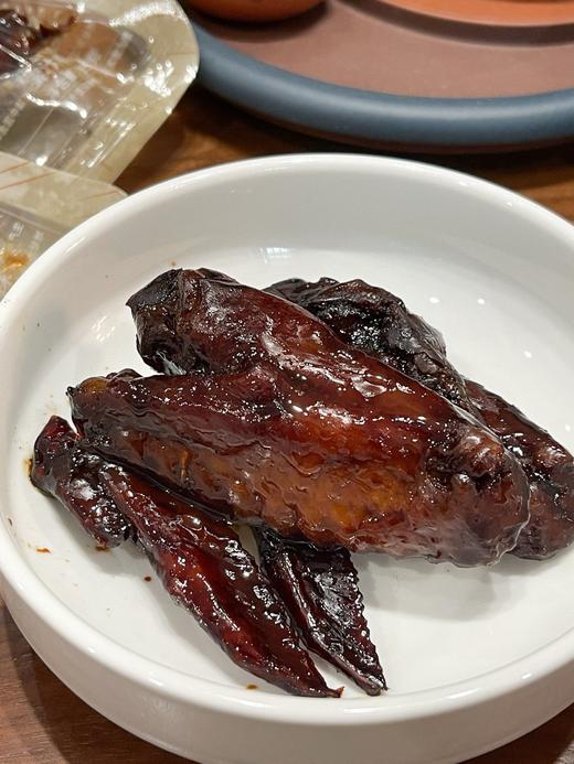 【卤趣秘制鸡翅】蜜汁味/甜辣味💗✅传统工艺🔥柴火熬制，蜂蜜秘制，肉质很结实，嚼劲十足✅皮韧肉香，骨头里都带着蜜汁色泽枣红甘甜 商品图6