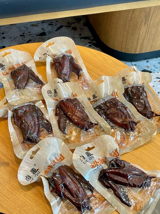 【卤趣秘制鸡翅】蜜汁味/甜辣味💗✅传统工艺🔥柴火熬制，蜂蜜秘制，肉质很结实，嚼劲十足✅皮韧肉香，骨头里都带着蜜汁色泽枣红甘甜 商品图5