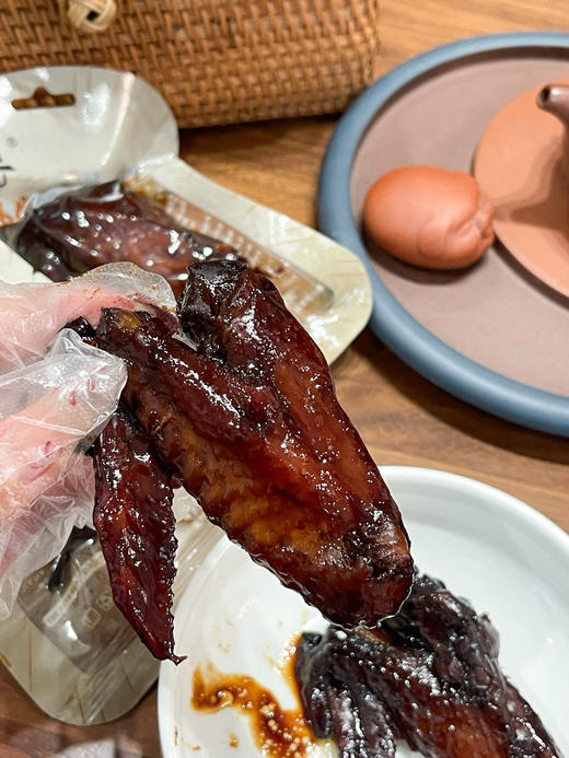 【卤趣秘制鸡翅】蜜汁味/甜辣味💗✅传统工艺🔥柴火熬制，蜂蜜秘制，肉质很结实，嚼劲十足✅皮韧肉香，骨头里都带着蜜汁色泽枣红甘甜 商品图1
