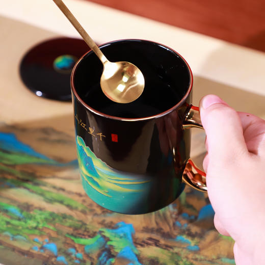 【中国景德镇御器研究院出品】《千里江山图》感温变色杯 商品图3