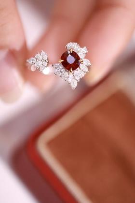 1.0ct 红宝石戒指