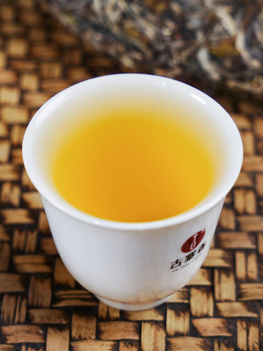 2024年【哆依树单株】“易武双王”感受山野韵、森林香 普洱茶生茶 357克/饼，5饼/提 商品图7