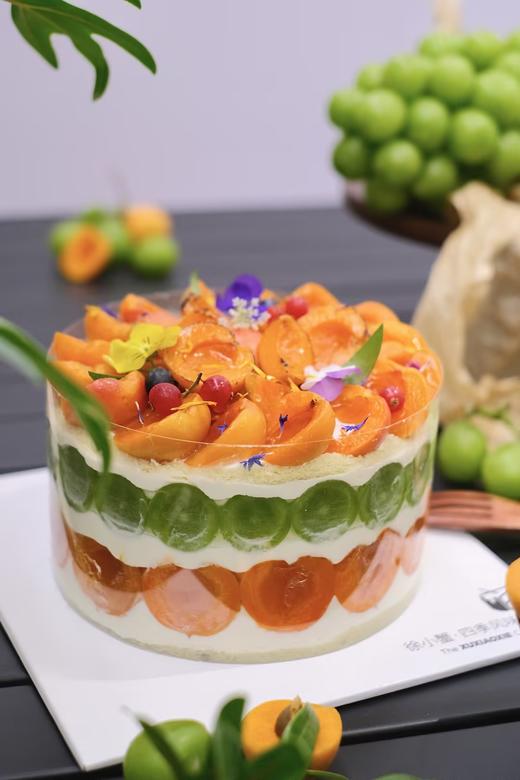 【青与杏】今年夏日不可错过的热带风味糕，杏子的甘甜、青提的清爽、斑斓自带的独特风味，冗杂在一只糕中，带来了全新感受。 商品图6