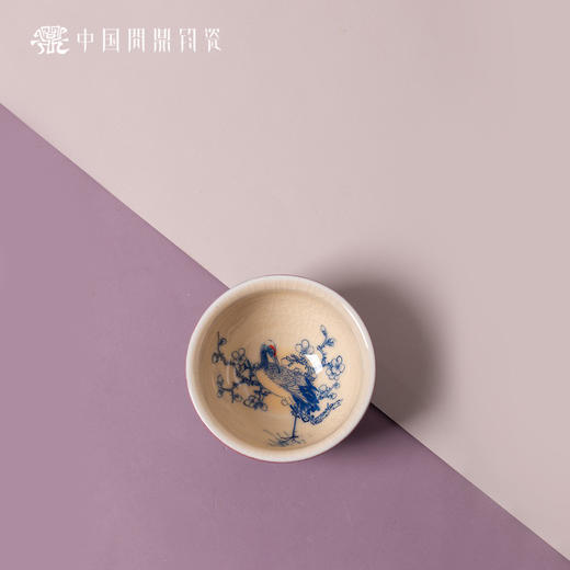 问鼎钧瓷鹅黄青花闲意杯（白梅瑞鹤） 商品图1