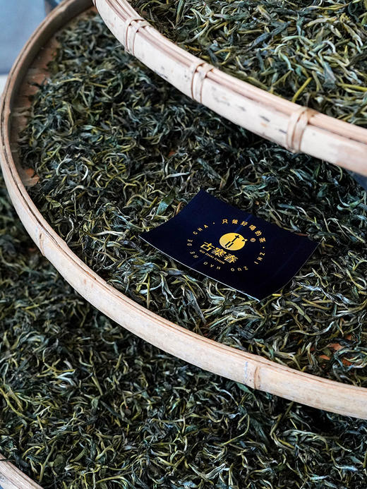 【掌柜私藏老班章】2015年头春勐海普洱茶生茶超大古树‘茶中劳斯莱斯’山头茶的顶峰 357克/饼茶 单饼铁盒装 5饼/提高端礼盒装 拍5发6拍20发25 商品图8