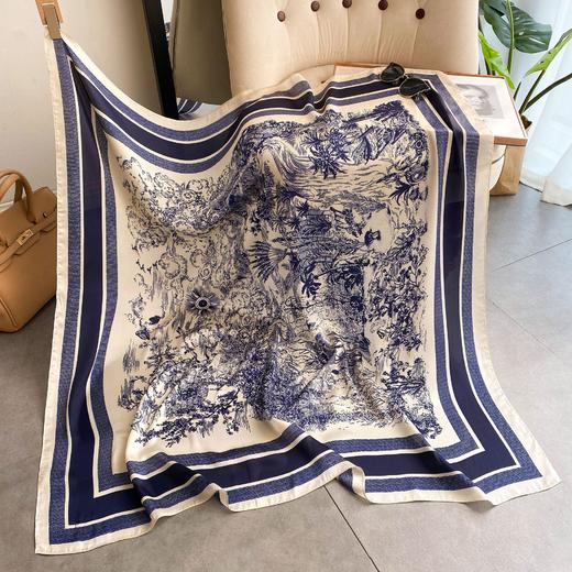 新款仿真丝丝巾女 110cm平纹大方巾 百搭印花装饰防晒披肩夏季 防晒配饰时尚纱巾方巾 商品图1