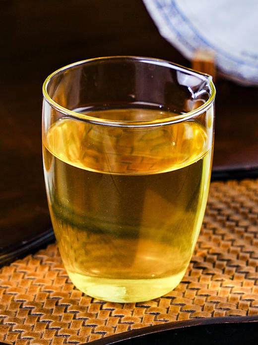 2024年【哆依树单株】“易武双王”感受山野韵、森林香 普洱茶生茶 357克/饼，5饼/提 商品图3