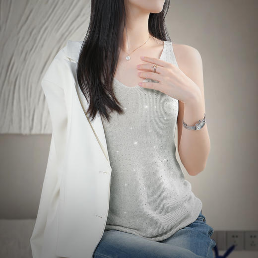 C2-时尚气质V领小吊带背心女西装内搭镶钻时髦外穿针织吊带打底衫  璀璨撩人 商品图5