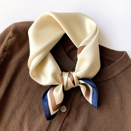 真丝桑蚕丝丝绸小方巾丝巾女 百搭春夏款 搭衬衫妈妈围巾领巾薄防晒配饰时尚纱巾方巾 商品图4