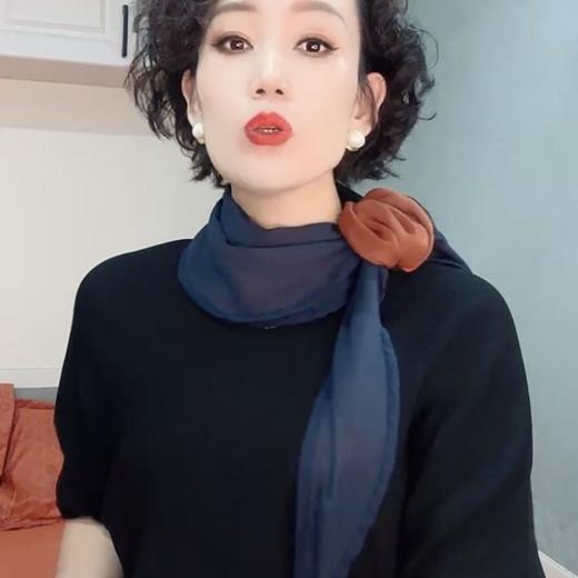 双层双面双色棉麻丝巾 包边爆款吊坠 百搭时尚多功能护颈围巾多功能丝巾 防晒配饰时尚纱巾方巾 商品图3