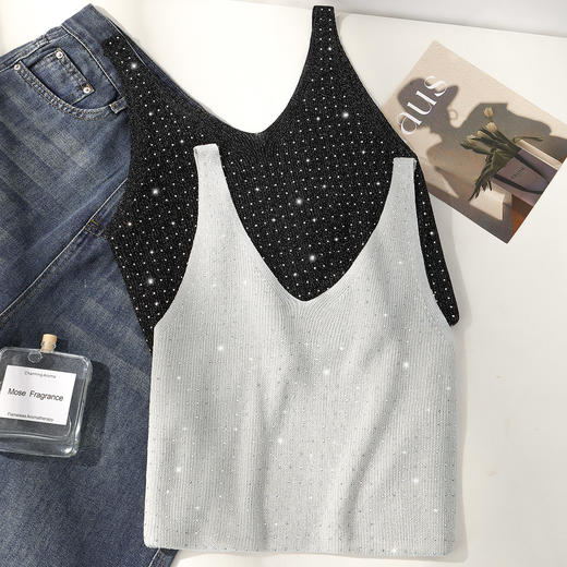 C2-时尚气质V领小吊带背心女西装内搭镶钻时髦外穿针织吊带打底衫  璀璨撩人 商品图6