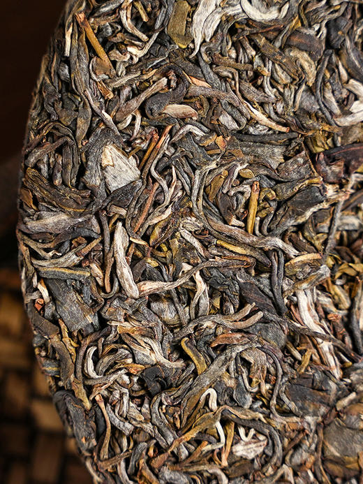 2024年【哆依树单株】“易武双王”感受山野韵、森林香 普洱茶生茶 357克/饼，5饼/提 商品图6