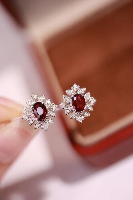 0.63ct 红宝石耳钉 商品图3