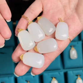 玉美人菲菲*18K和田玉吊坠~多样性发一