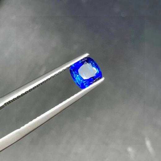 0.89ct 蓝宝石裸石 商品图3