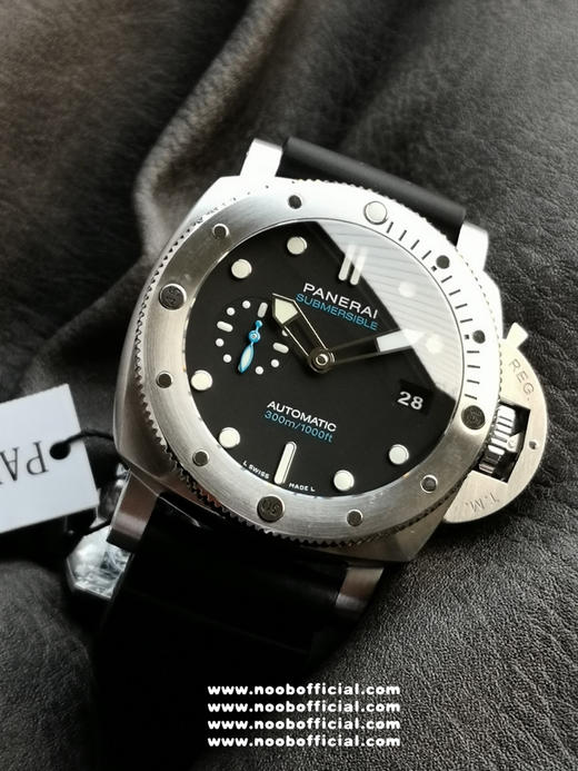 VS factory限量推荐：沛纳海潜行系列PAM01229腕表，精钢表壳搭配黑色橡胶表带，磨砂精钢单向旋转表圈附刻度标示，黑色表盘 商品图2