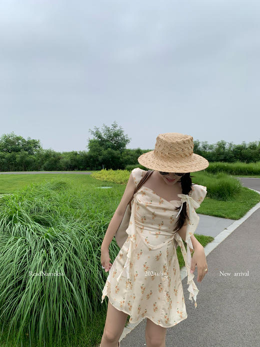 Read Nameless/度假飘带碎花裙 商品图0