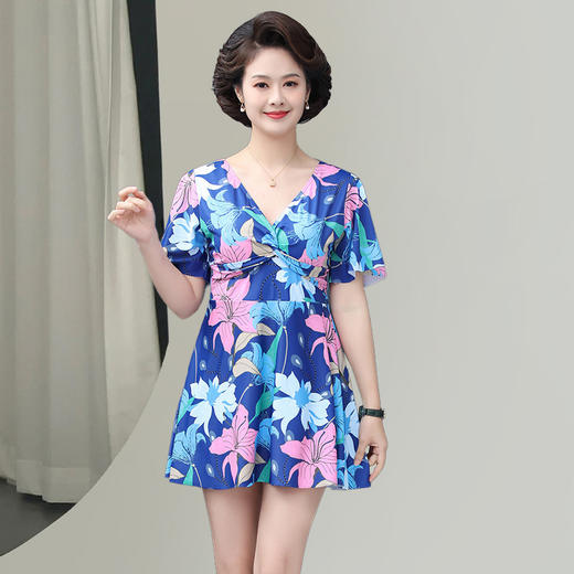 中老年泳衣女 大码保守连体印花裙 遮肉显瘦妈妈款 加肥加大休闲泳装 商品图1