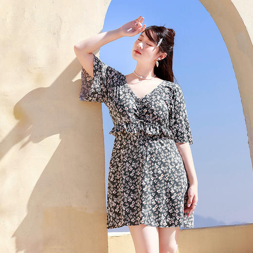 大码泳衣女款中年妈妈 连体碎花裙宽松遮肉显瘦泳衣 微胖MM休闲度假泳装 商品图2