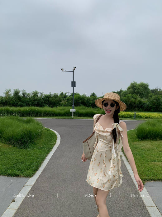 Read Nameless/度假飘带碎花裙 商品图3