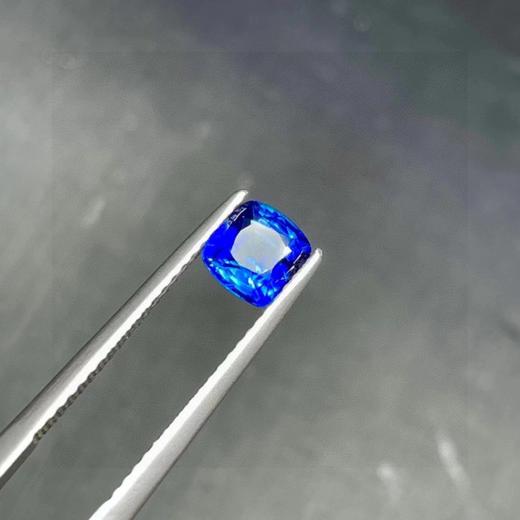 0.89ct 蓝宝石裸石 商品图2