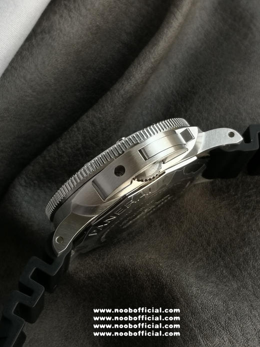 VS factory限量推荐：沛纳海潜行系列PAM01229腕表，精钢表壳搭配黑色橡胶表带，磨砂精钢单向旋转表圈附刻度标示，黑色表盘 商品图5