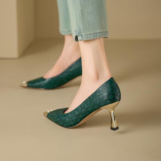 【预售5天】2024新款压花头层牛皮金属包头浅口方头细跟真皮单鞋QSNX&A738 商品图4