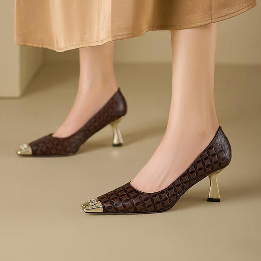 【预售5天】2024新款压花头层牛皮金属包头浅口方头细跟真皮单鞋QSNX&A738 商品图1