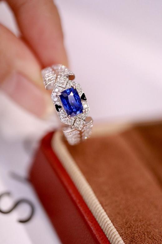 1.06ct 蓝宝石戒指 商品图3