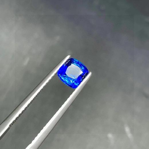 0.89ct 蓝宝石裸石 商品图4