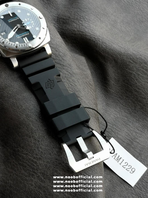 VS factory限量推荐：沛纳海潜行系列PAM01229腕表，精钢表壳搭配黑色橡胶表带，磨砂精钢单向旋转表圈附刻度标示，黑色表盘 商品图7