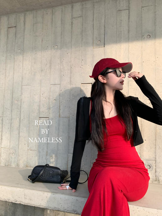 Read Nameless/红色瘦瘦吊带裙+黑色戴帽开衫夏季版 商品图3