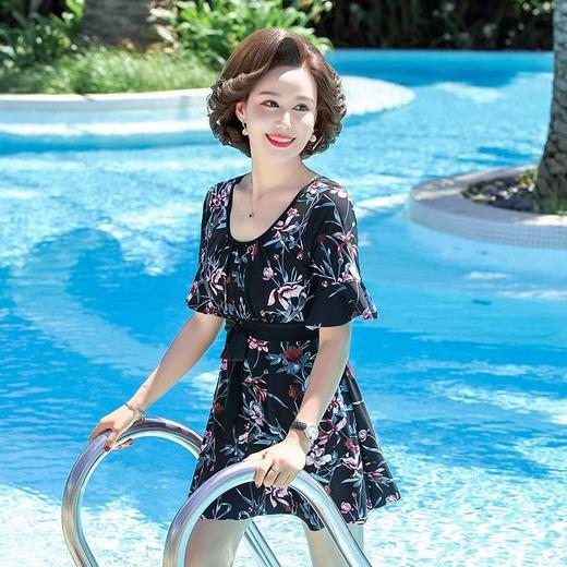 优雅减龄妈妈泳衣女 遮肚显瘦保守分体 中老年泡温泉2024年夏新款大码游泳装 商品图3