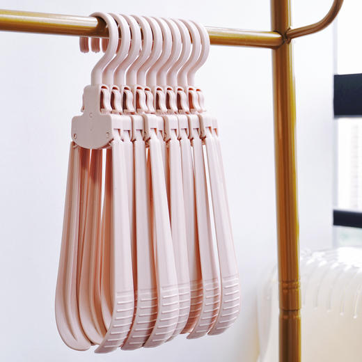 💥💰39.9得30个！居家出游100%得用上🥼 没有比这更方便的衣架了  【Trees&wind防风秒折叠衣架】🔺一按就收，一撑即晾 商品图5