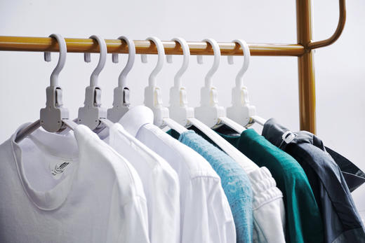 💥💰39.9得30个！居家出游100%得用上🥼 没有比这更方便的衣架了  【Trees&wind防风秒折叠衣架】🔺一按就收，一撑即晾 商品图4