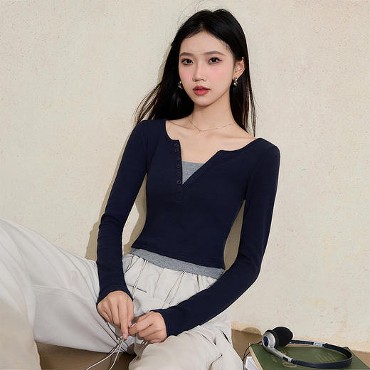 设计感撞色假两件排扣长袖T恤女V领修身短款上衣V0042485 商品图3
