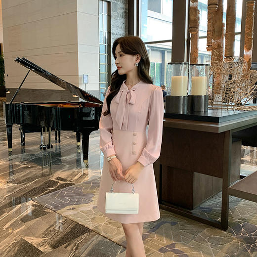 奢姿2026年秋季新款大码女装法式裙子胖妹妹绑带蝴蝶结减龄连衣裙9943853506 商品图1