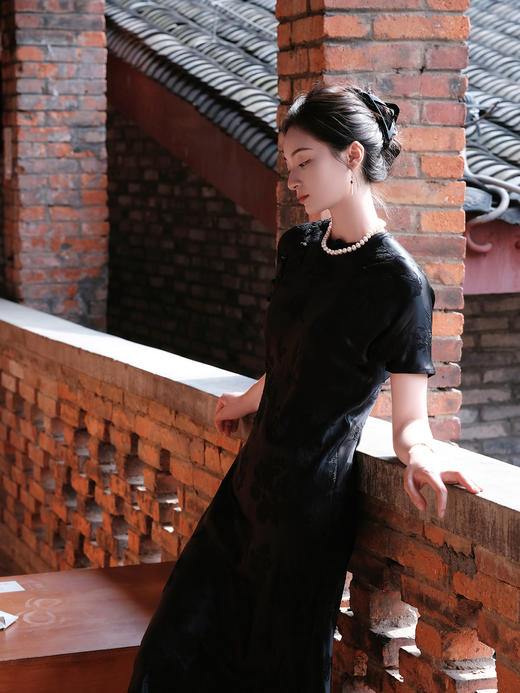 盛唐牡丹 |黑色梅兰竹菊冠乐绉短袖旗袍裙 商品图2