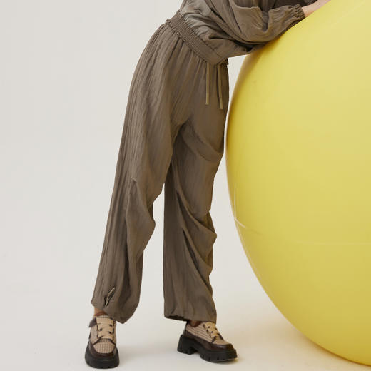 谜底休闲裤女2024秋季新品运动休闲风腰头拼接宽松长裤243MK1013 商品图1