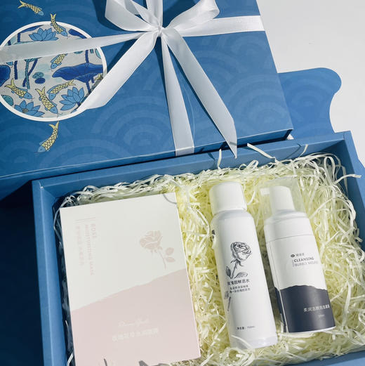 玫瑰主题限定悦人悦己伴手礼：玫瑰花瓣洁面晶 玫瑰果油 150ml玫瑰园鲜活水 50g玫瑰菁纯霜 5片玫瑰花萃面膜 手护组合两件套（椰奶护手霜和茶树手消）：纯原料级鲜活玫瑰香氛主打，还可组合其他心悦组合 商品图6