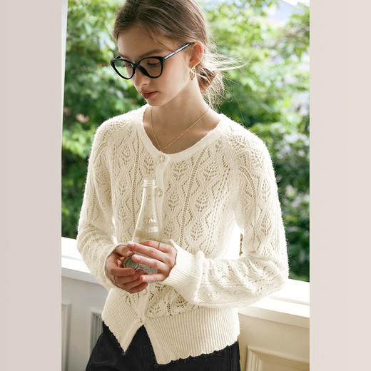 
OLrain欧芮儿法式白色镂空针织开衫女秋季2024新款马海毛显瘦上衣 商品图4