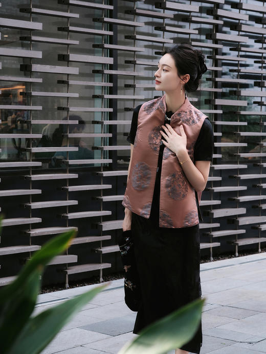 盛唐牡丹 |花蕾缎双龙团纹双面穿马甲 商品图3