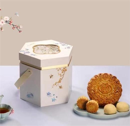 中国大酒店 | 贡月合家欢 月饼礼盒（720g*1+60g*6）7粒装  现货票券同售 商品图0