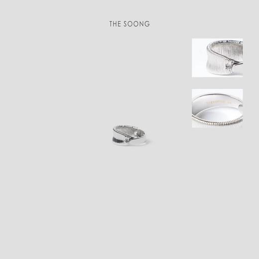 铜合金戒指 THESOONG|"璀璨流光"金属竖纹可调节开口戒指HWZB4840 商品图1