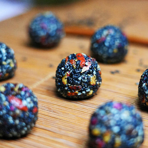 【亲好食品】谷中宝红枣枸杞玫瑰黑芝麻丸168g/罐 商品图3