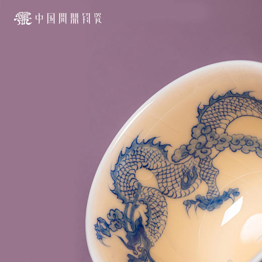 问鼎钧瓷鹅黄青花辉景盖碗（龙抬头） 商品图3