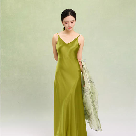 荷言GL 碧玉簪 进口醋酸缎绿色吊带长裙V领修身内搭斜裁宽松吊带 商品图0