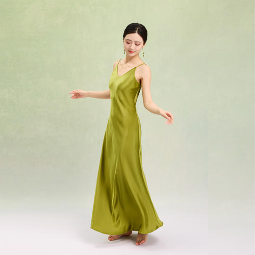 荷言GL 碧玉簪 进口醋酸缎绿色吊带长裙V领修身内搭斜裁宽松吊带 商品图1