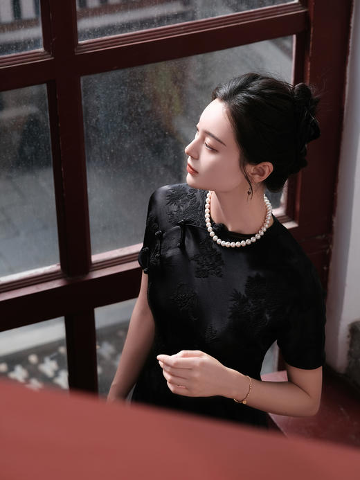 盛唐牡丹 |黑色梅兰竹菊冠乐绉短袖旗袍裙 商品图3